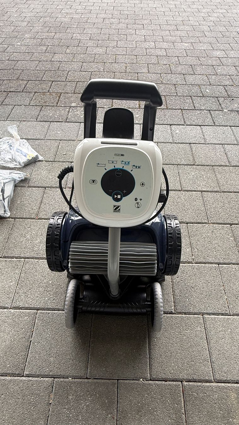 Schwimmbad-Zubehör: Zodiac Alpha 6700 iQ PRO Poolroboter 4WD – Gebraucht aus Zumikon von ste_pb9b
