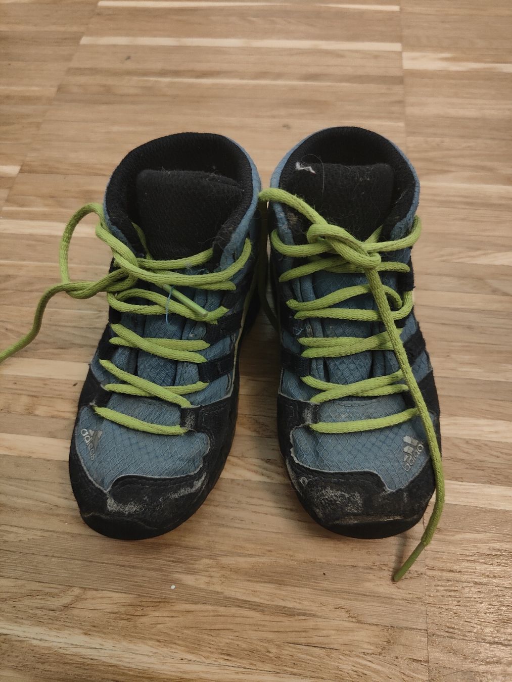 Adidas Chaussures garçon: Wanderschuhe Adidas Terrex Gr. 24 – D'occasion à Zürich par alexa87