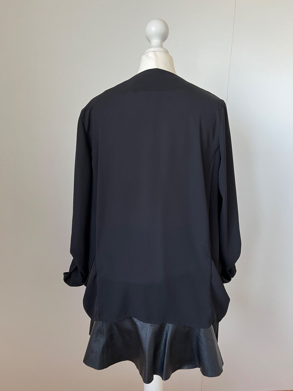 Only Giacche: Only - Blazer dünn fliessend - 34 - schwarz – Usato da Büetigen venduto da Jabo 1