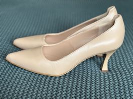 Elegante Unisa Pumps, ungetragen / neu, GR 40, beige /nude