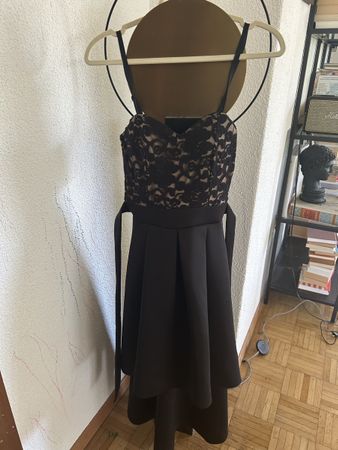 Elegantes schwarzes Spitzenkleid Gr. S – January 7 USA