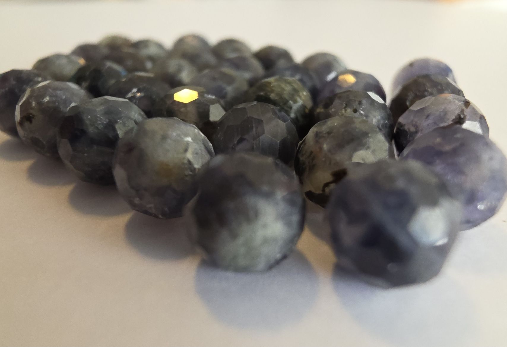 Minerali & Pietre curative: Iolith facettiert ca. 6mm. Perlen 31 Stück lose – Nuovo e nell'imballaggio originale da Menziken venduto da Mirager 2