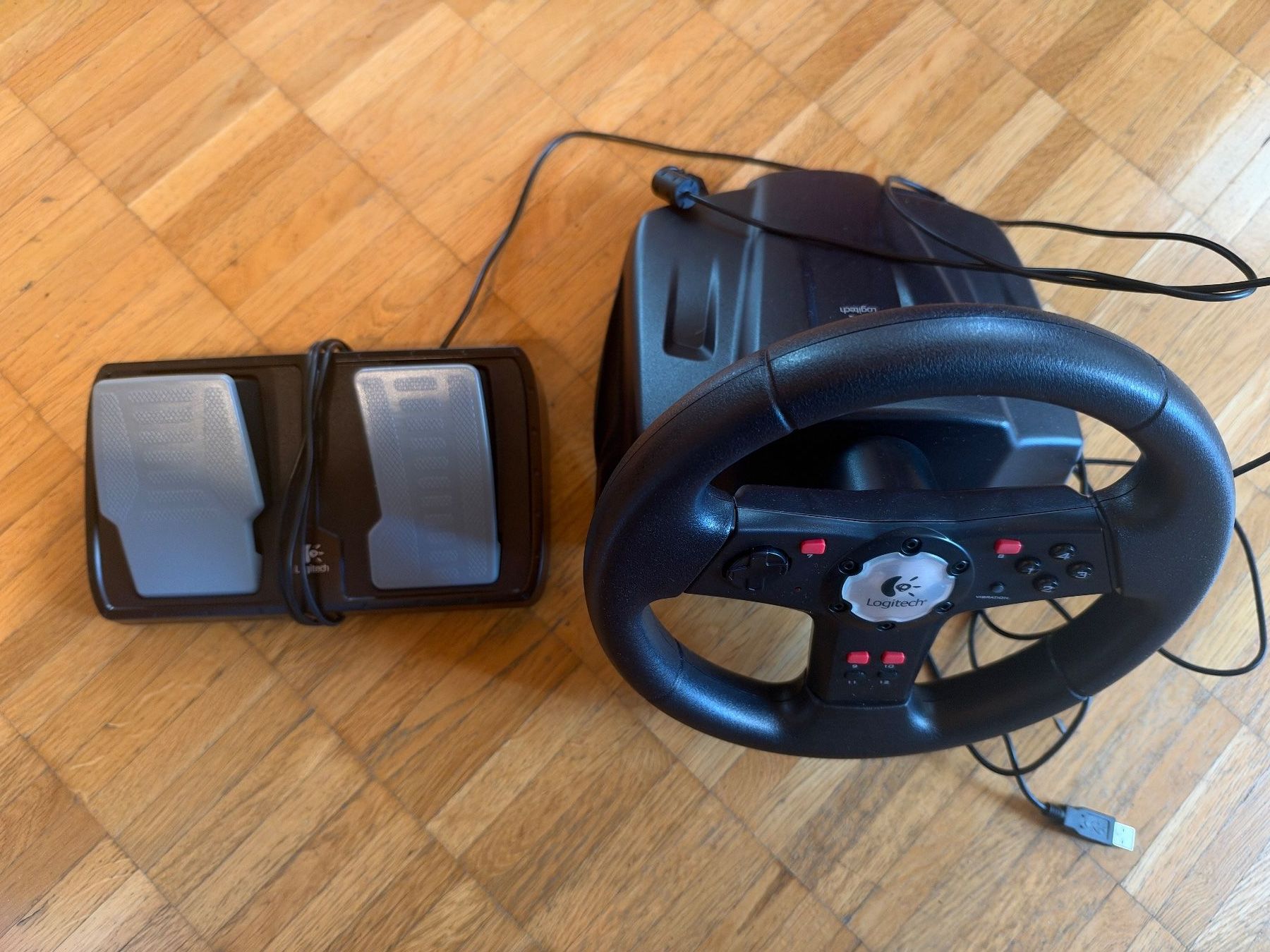 Logitech Manettes: Volante e Pedaliera per Pc Logitech Formula Vibration – D'occasion à Vezia par ram_5gp7