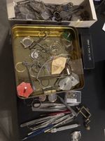 Lot d'outils et pièces détachées pour montres ancienne