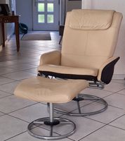 Sehr bequemer Relaxsessel mit Hocker, Leder beige Drehfuss.