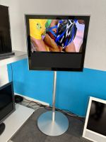 Beovision 10-32 auf hohem Standfuss