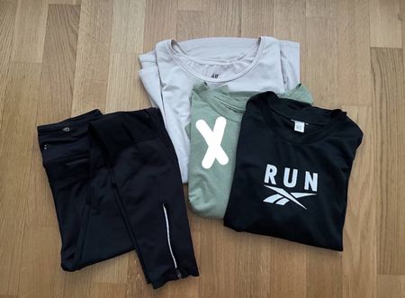 Sportshirts und Leggins S