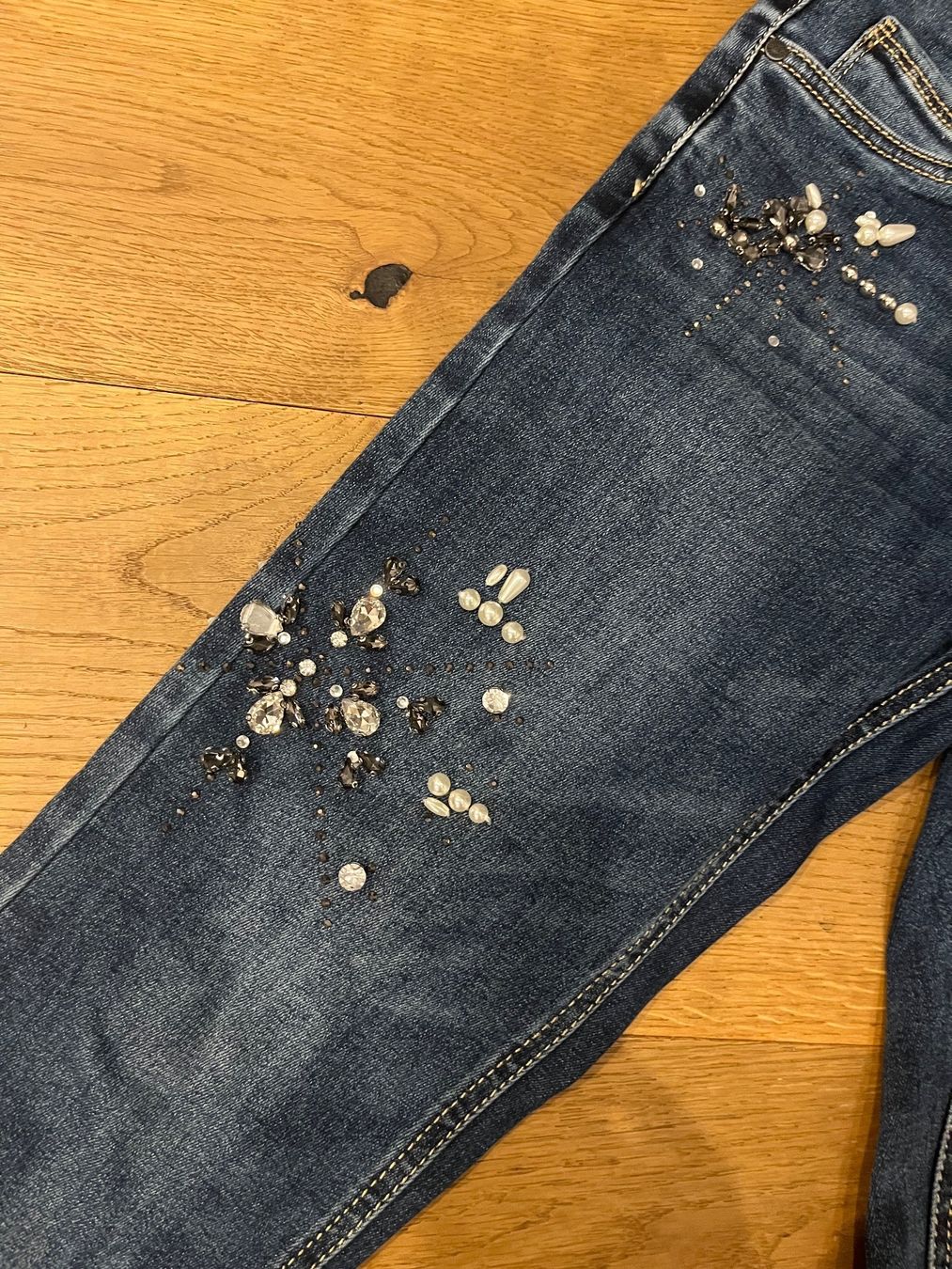 Jeans: Neue Jeans mit Strasssteinen Gr.36 – Nuovo (secondo la descrizione) da St.Gallen venduto da Monrose 1