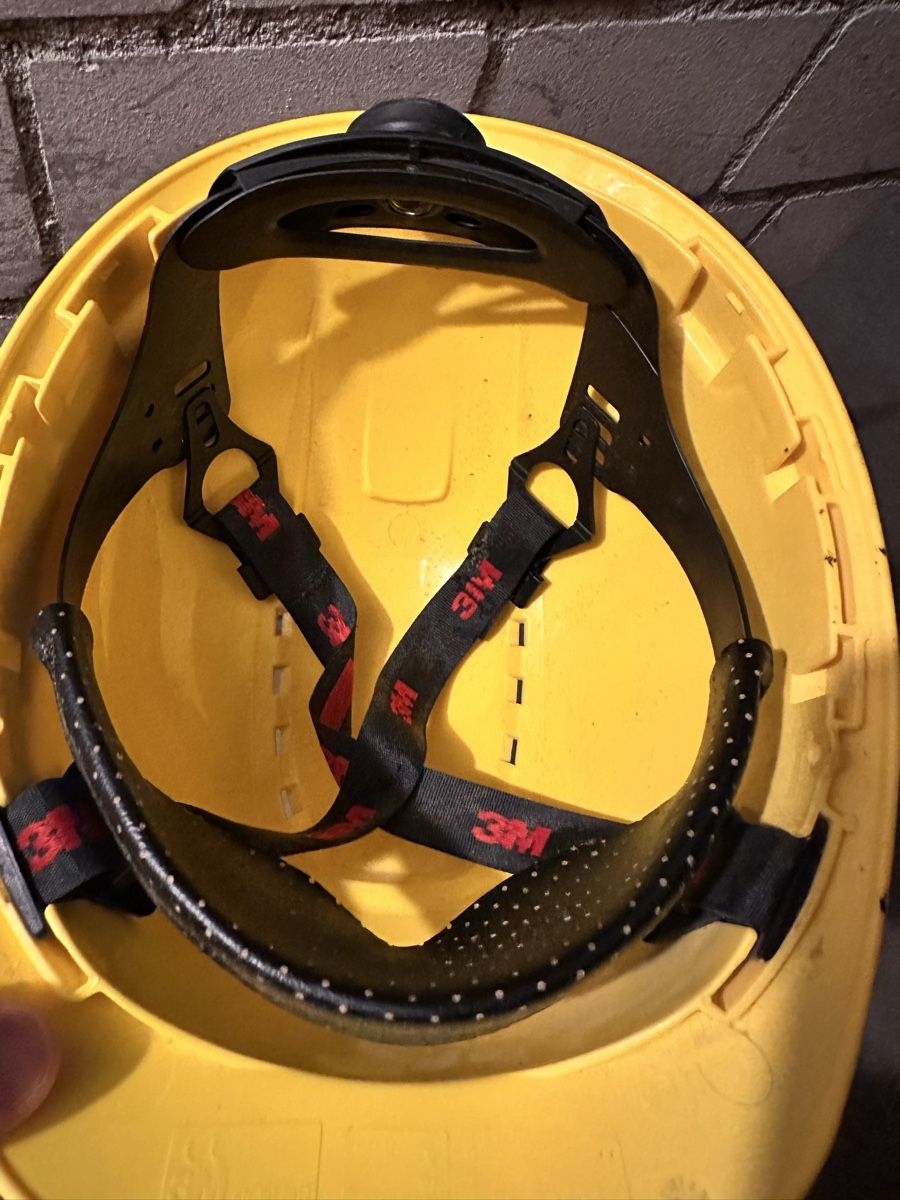 3M Protezione per viso e udito: 3M Schutzhelm Gelb Bauhelm – Usato da Kriens venduto da saleworld