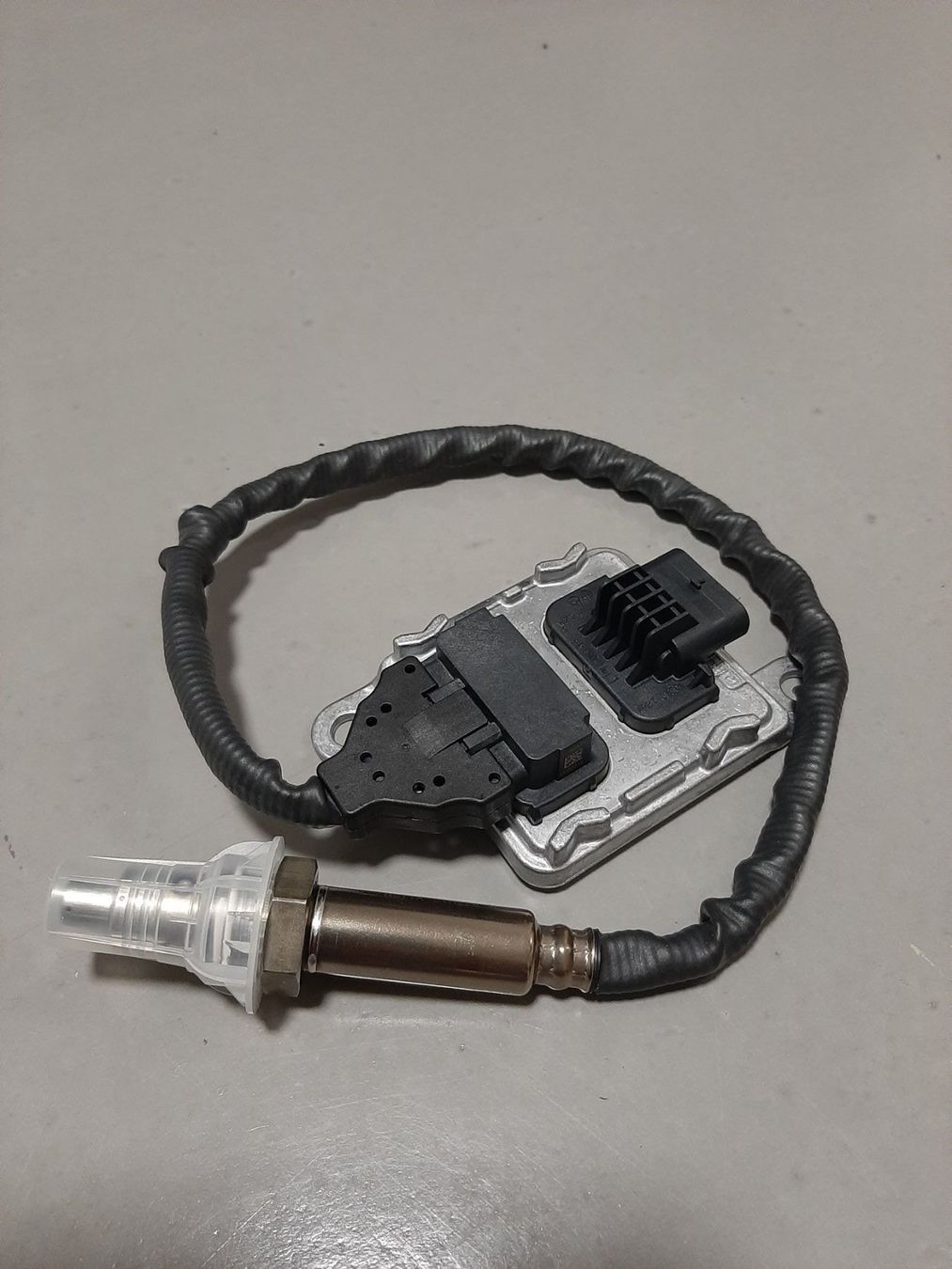 Mercedes-Benz Tutti pezzi di ricambio auto: Mercedes-Benz 220D NOx Sensor A0009050914 – Nuovo e nell'imballaggio originale da Wald ZH venduto da Gregor083 1