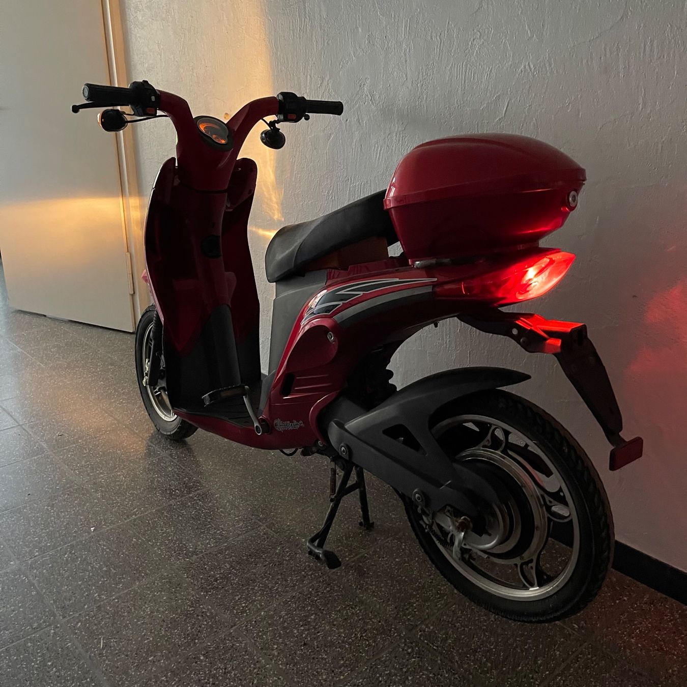 Veicoli elettrici: Elektro Roller Vespino – Usato da zürich venduto da khouya01 1