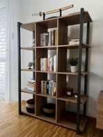 Bücherregal/Raumteiler in Holz- und Metalloptik