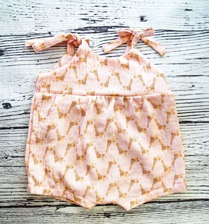 Sommer Latzhose/Strampler aus Musselin - Giraffen 68/74 NEU