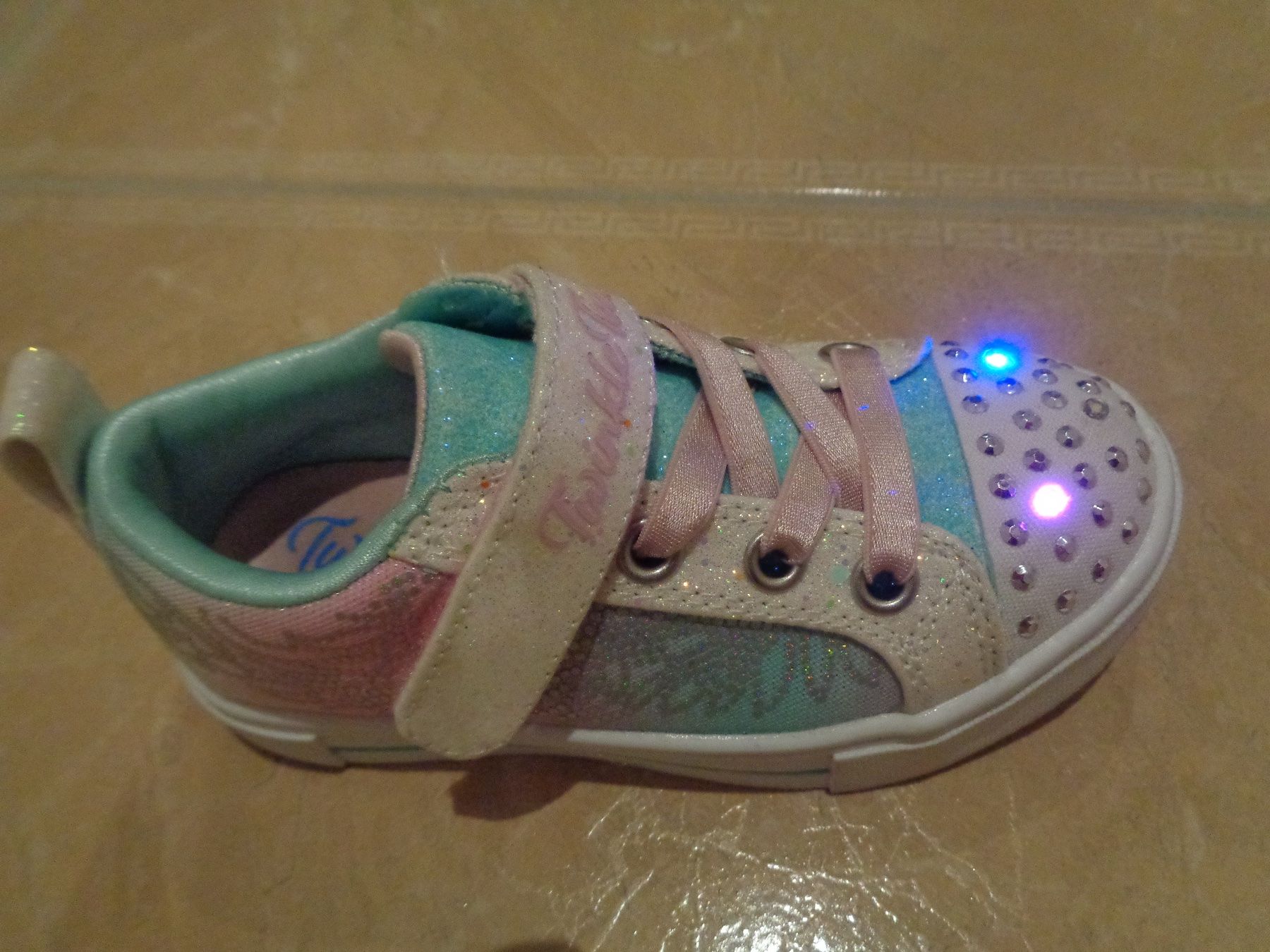 Scarpe per ragazze: Skechers Twinkle Sparks, 24 – Usato da Klingnau venduto da Markus14 4