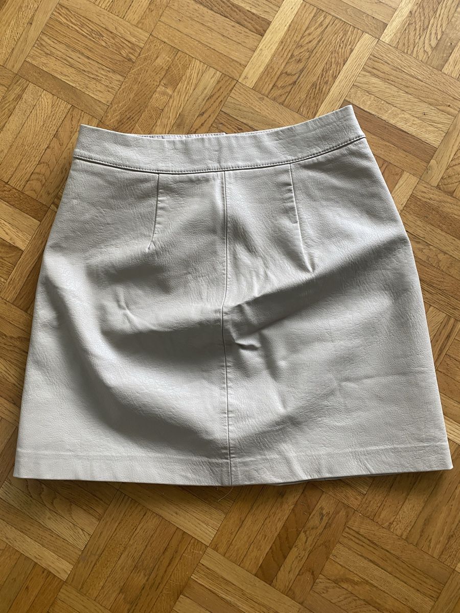 Stradivarius Röcke: Beiger Kunstleder Rock, Grösse 34 – Gebraucht aus Neuenhof von UrbanBags 1