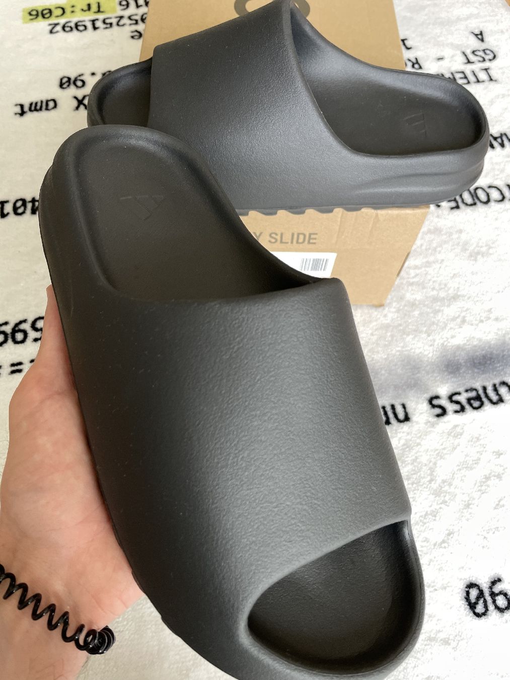 Yeezy slide Onyx Noir (Neuf avec emballage d'origine) à
