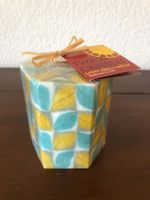 Bougie Swazi Candles motif feuilles état neuf.