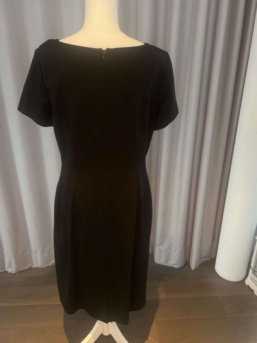 Madeleine Vestiti: Elegantes schwarzes Kleid Gr. 42 – Nuovo (secondo la descrizione) da Uetikon am See venduto da Sarahm76 1