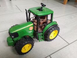 Bruder Traktor John Deere 
