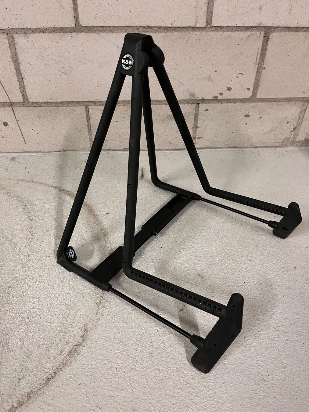 König & Meyer Supporti per strumenti musicali & leggii: Gitarrenständer K&M – Usato da Turgi venduto da stefanroos