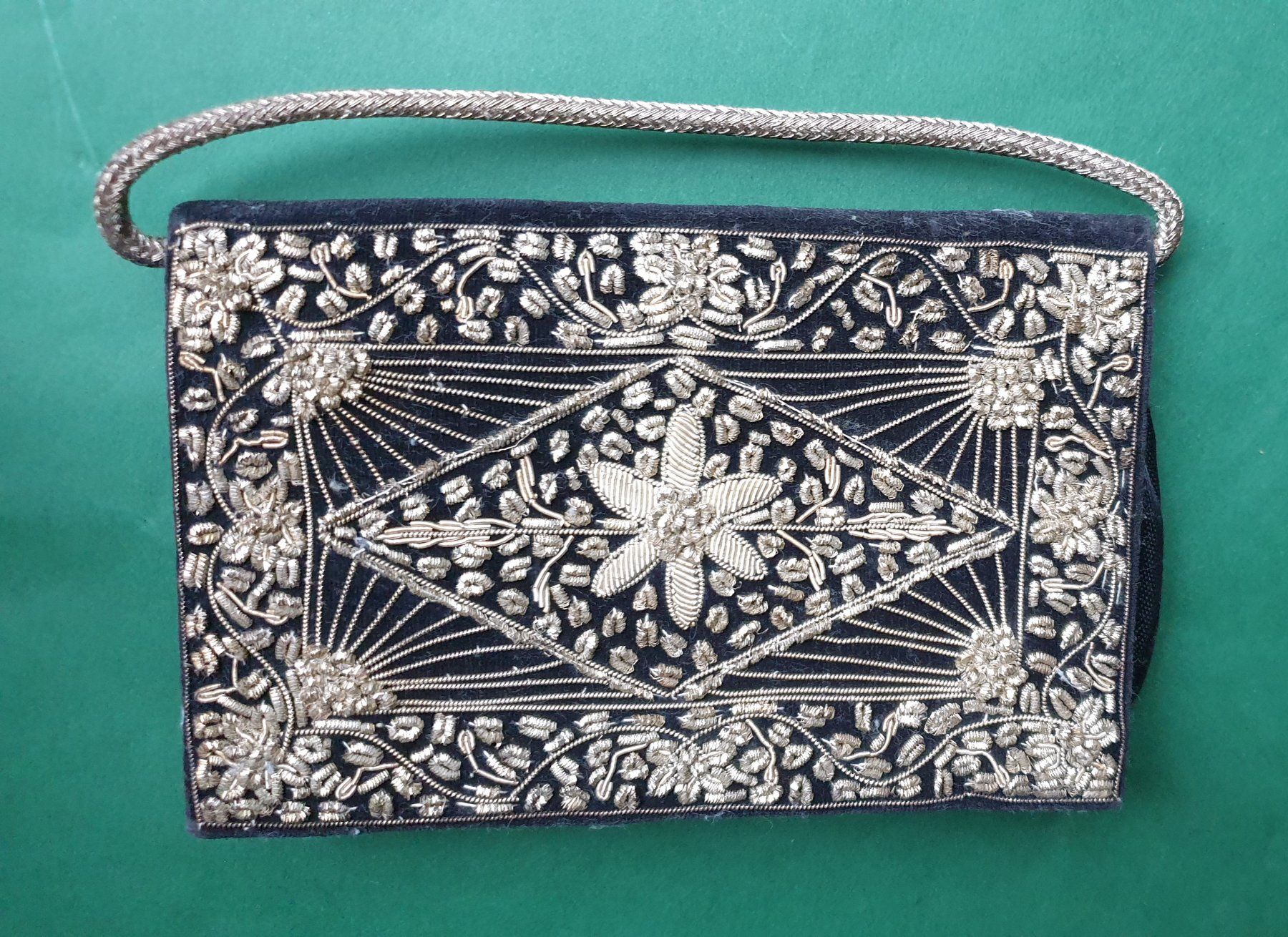 Borse da donna: Abendtasche Silber bestickt SELTENES FUNDSTÜCK – Usato da Seengen venduto da Seestern77