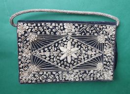 Abendtasche Silber bestickt SELTENES FUNDSTÜCK