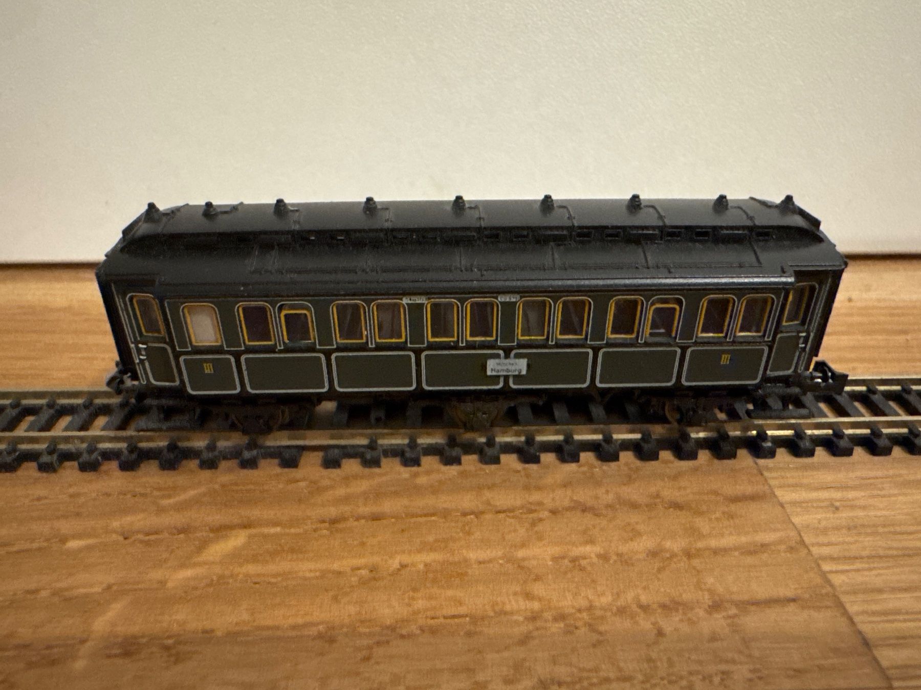 Trix Modelleisenbahnen: Minitrix 13161 Bayer. Schnellzugwagen 3.Kl. – Gebraucht aus Schlierbach von Look8 3