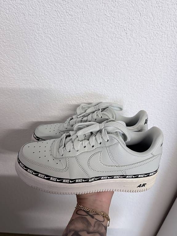 Chaussures femmes: Nike Sneaker Grösse 36  – D'occasion à Sennwald par Cloe_M98