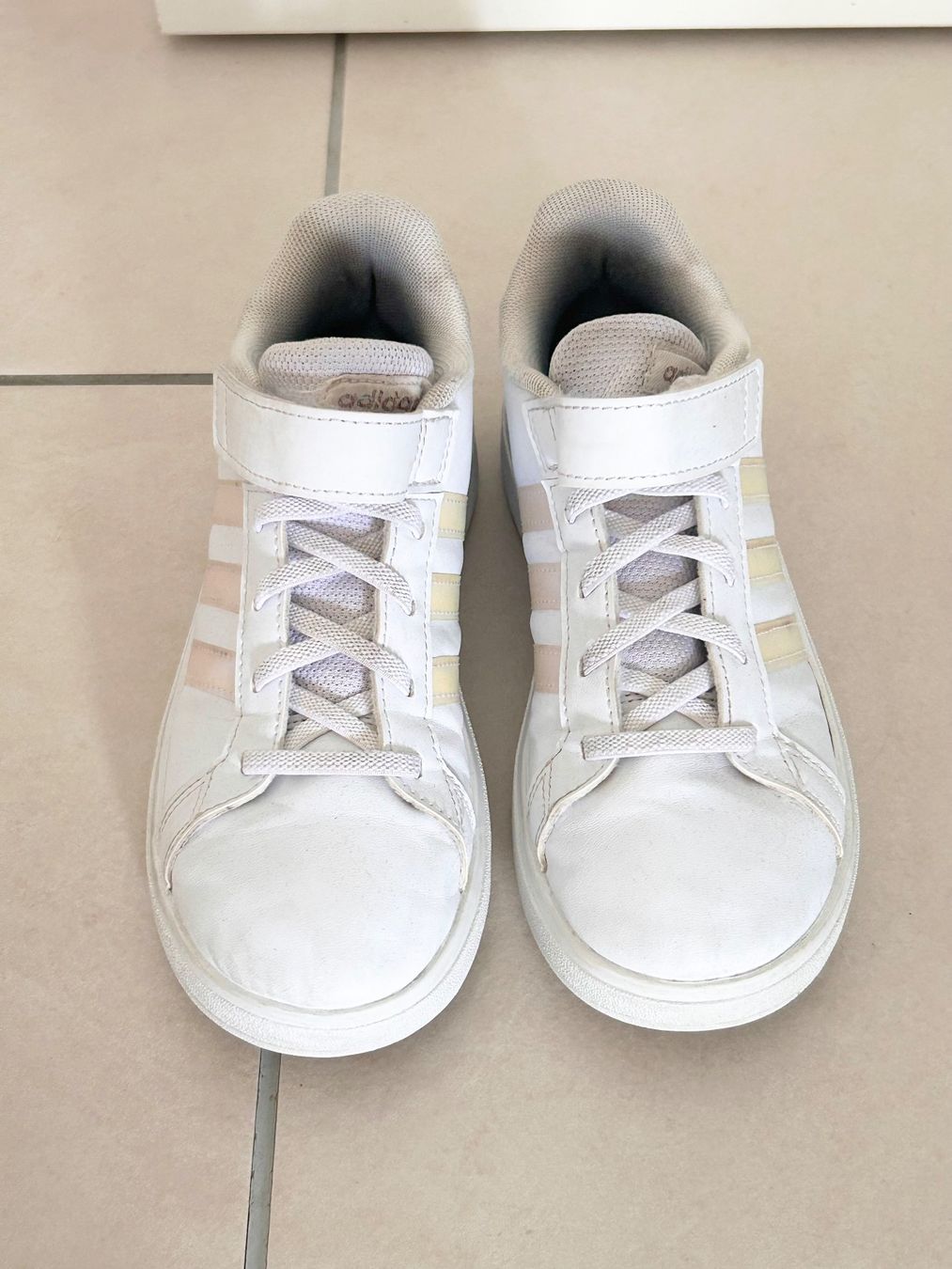 Adidas Chaussures filles: Scarpe Adidas nr 35 – D'occasion à Bellinzona par RossoScarlatto 1