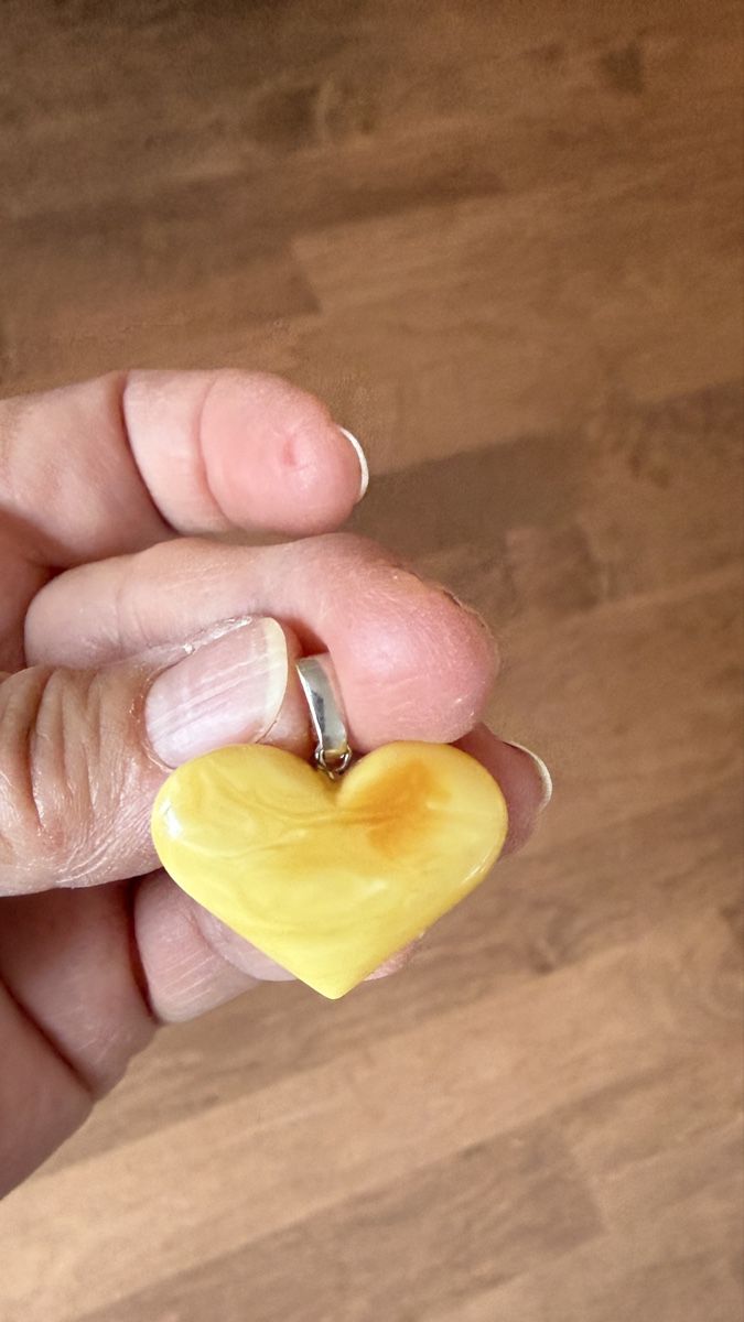 Anhänger: Heller Bernsteinanhänger als Herz mit Silberöse – Neu und originalverpackt aus Ebikon von Leonidas2 7