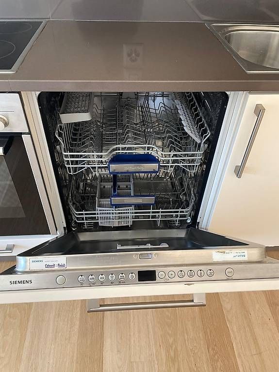Cucine complete: Cuisine complète avec îlot central blanc état neuf – Usato da Genève venduto da EmmanuelD 4