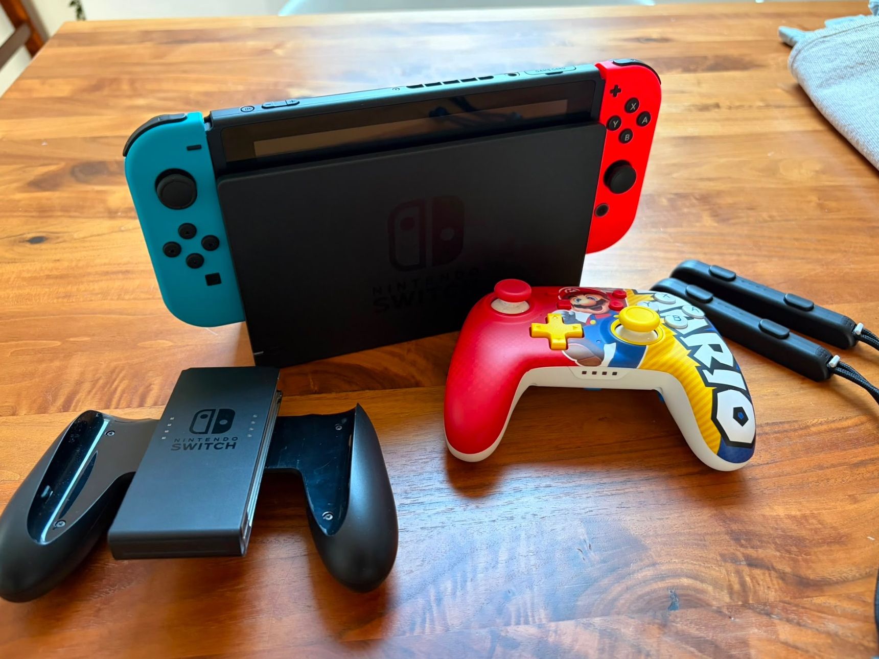 Nintendo Konsolen: Nintendo Switch & Mario Controller wie neu – Gebraucht aus Winterthur von nad_2xcr