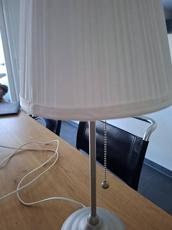 Lampade: Nachttischlampe mit weissem Schirm – Usato da Pfäffikon SZ venduto da nat_5z86 2