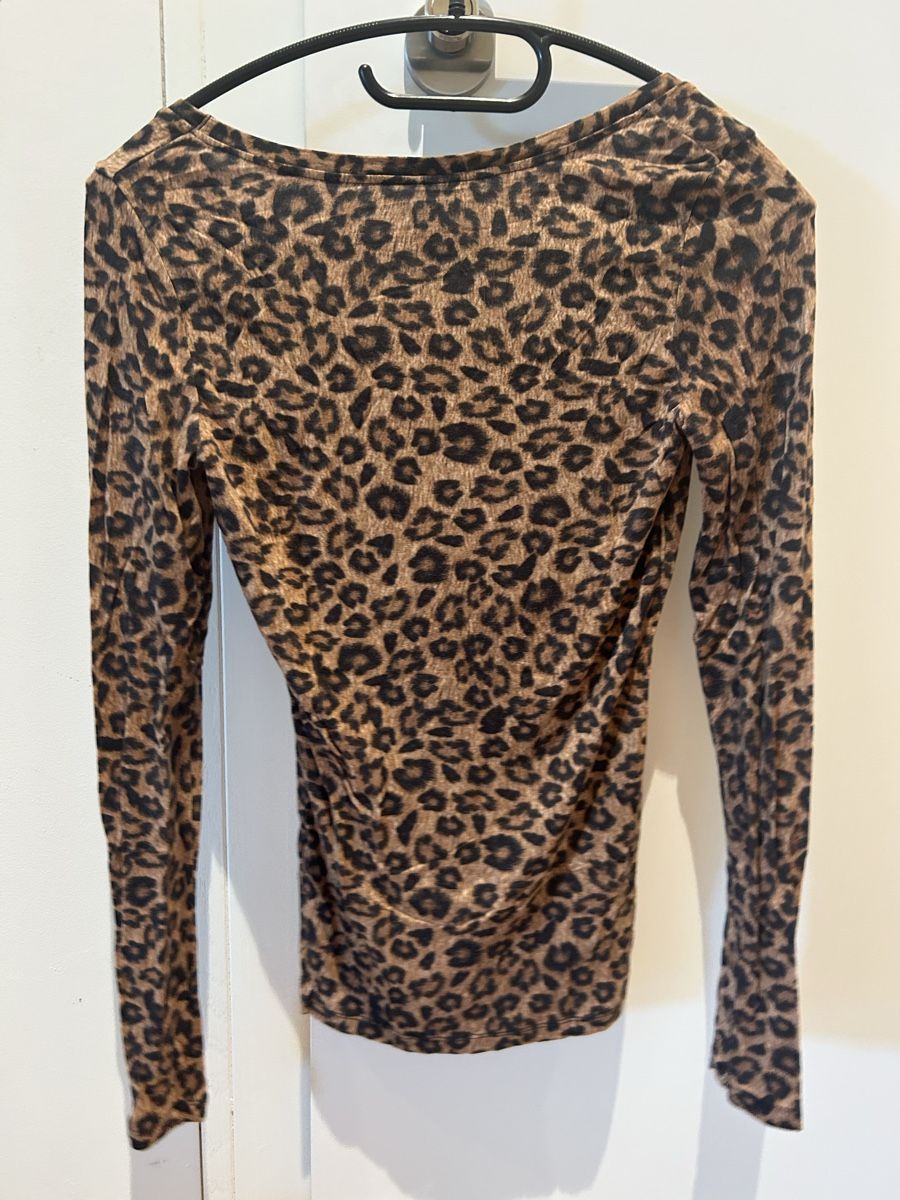 Tezenis Pullover & Sweatshirts: Langarmshirt Tezenis Leo-Muster Grösse S – Gebraucht aus Sursee von ramona0406 1