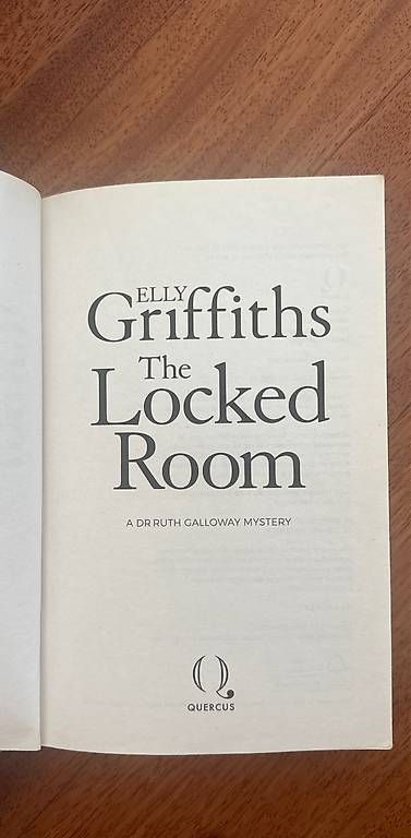 Libri: The Locked Room, Elly Griffiths – Usato da Bellinzona venduto da nan_89sf 2