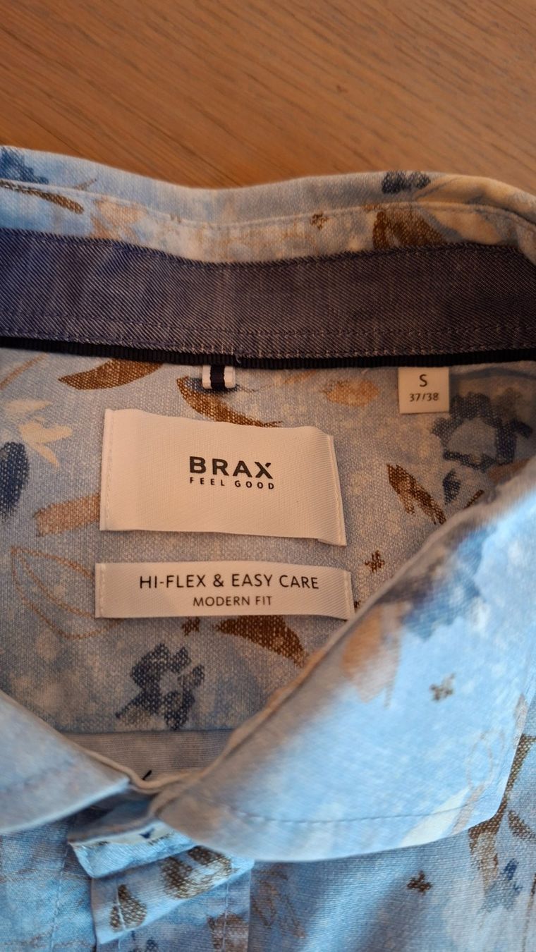 Brax Hemden: Hemd v. Brax hellblau mit Blumenmuster Grösse S 37/38 – Gebraucht aus Emmenbrücke von thokasaluni 1