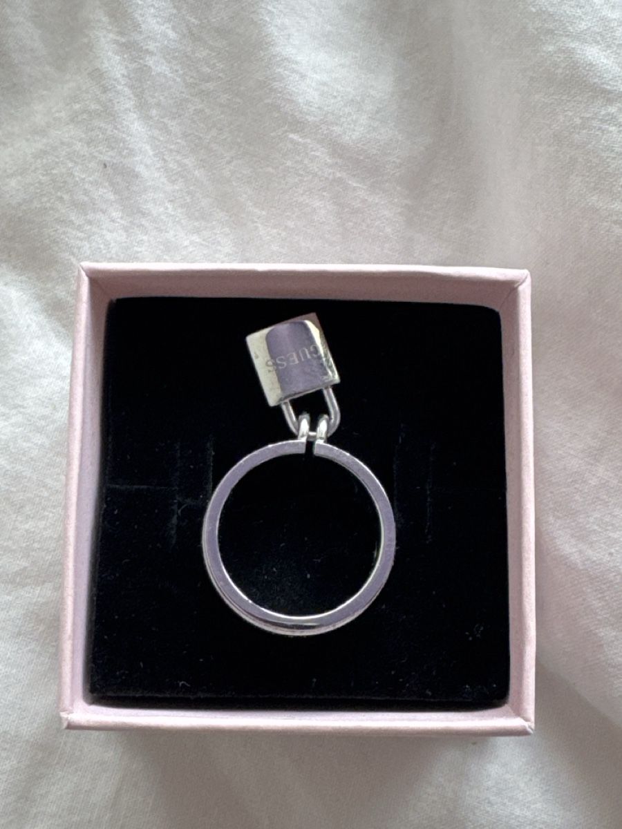 Anelli: Bague Guess avec charms cadenas comme neuve – Nuovo (secondo la descrizione) da Malleray venduto da sam_9bkx 1