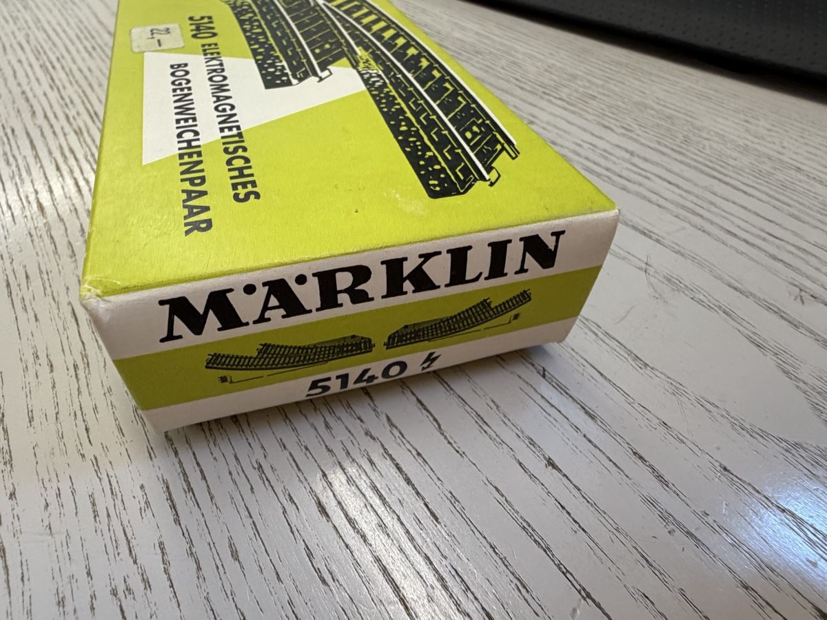 Märklin Modellini di ferrovie: Märklin 5140 Elektromagnetisches Bogenweichenpaar – Usato da Lupsingen venduto da New-Haven 2