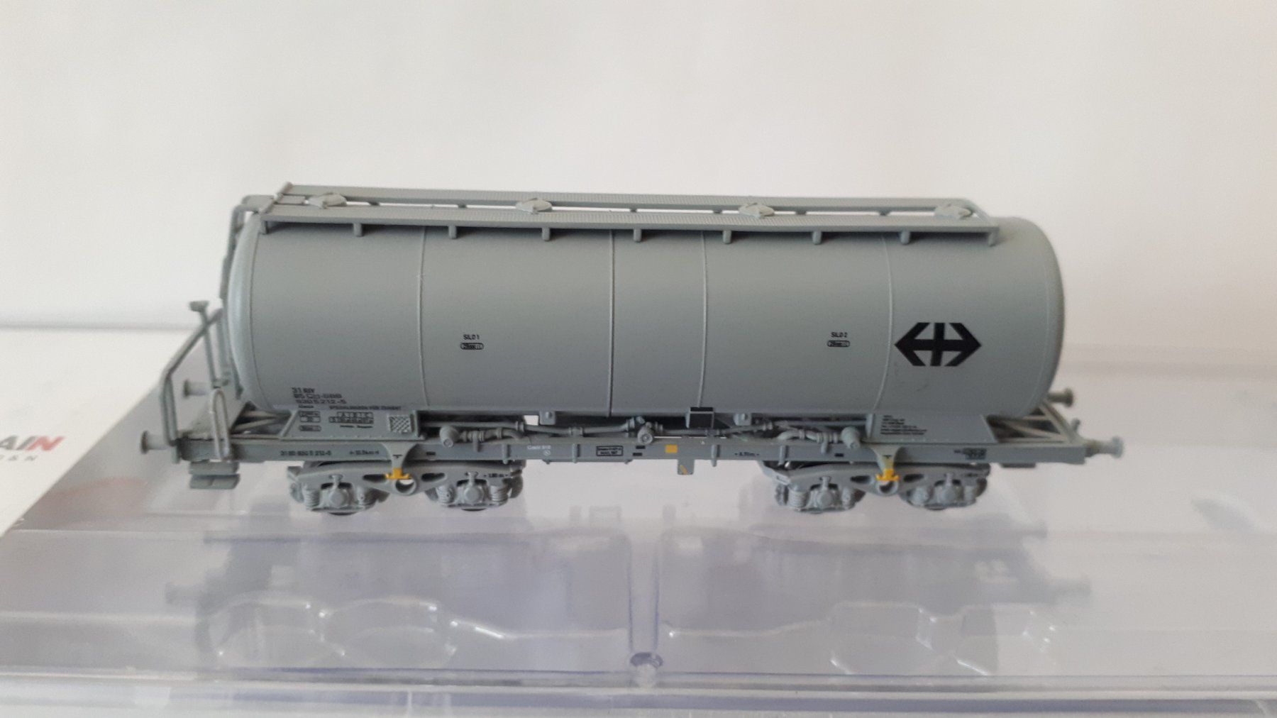 Hobbytrain Modellini di ferrovie: Hobbytrain SBB UACS "SBB Cargo" 3er Set Silowagen H23480 – Nuovo e nell'imballaggio originale da Biberist venduto da Ntrains 1