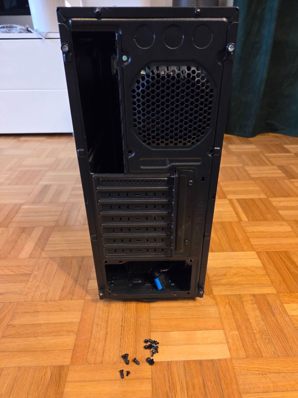 Custodie: BitFenix PC-Gehäuse Schwarz – Usato da Winterthur venduto da SilWi 5