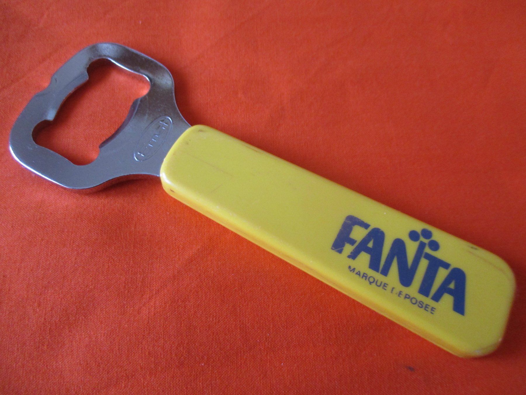 Flaschenöffner & -verschlüsse: Flaschenöffner Fanta – Gebraucht aus Birsfelden von alles-muss-raus