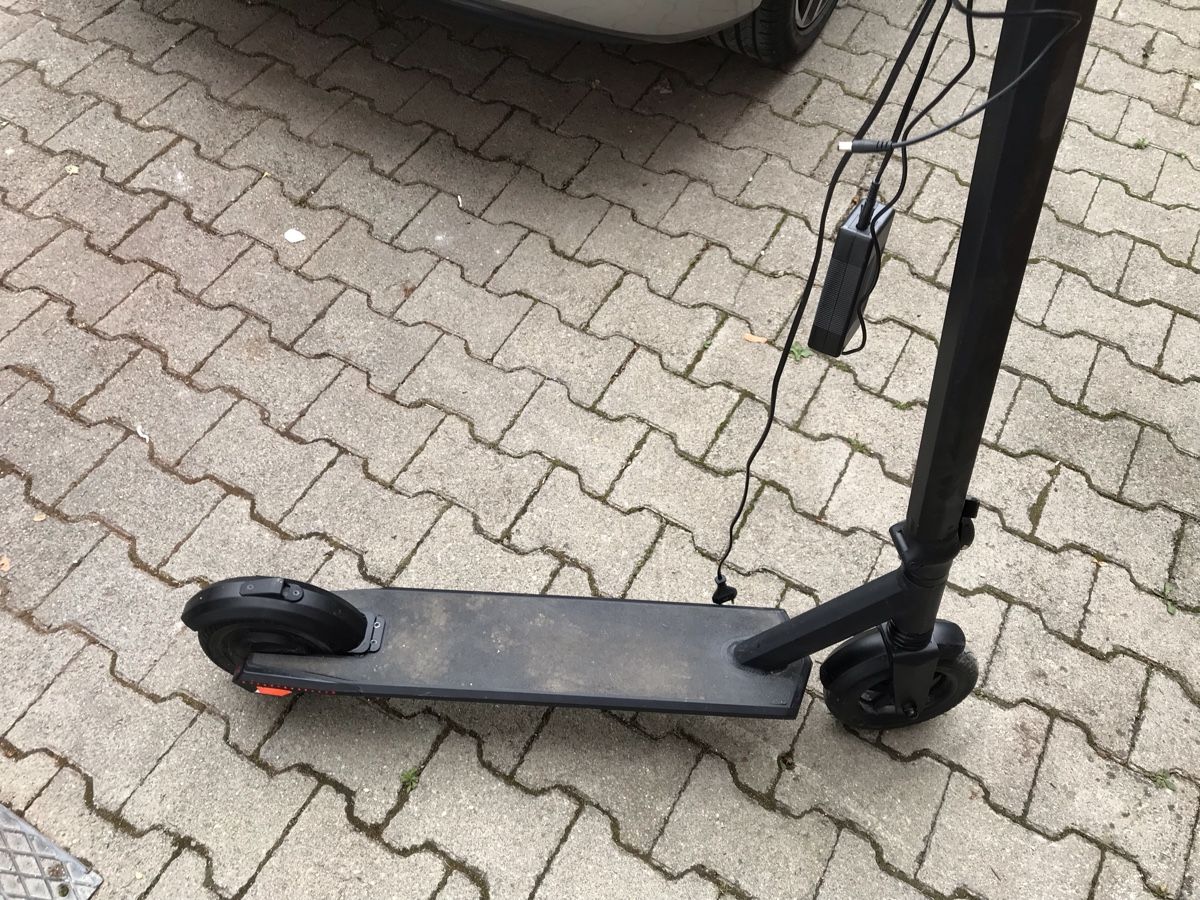 Voiturettes électriques: Elektro Scooter schwarz defekt E4 Fehler mit Ladegerät – Défectueux à Neuenhof par Tvr2 1