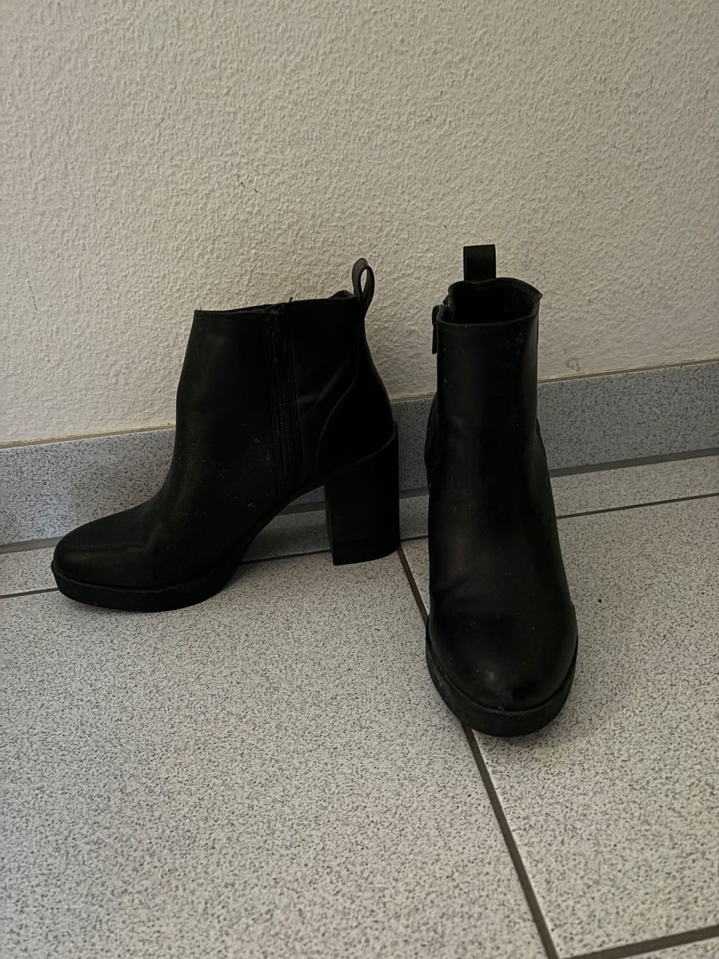 H&M Scarpe da donna: Schicke Winterstiefel, Grösse 39 – Usato da Winterthur venduto da Sunshine143 1