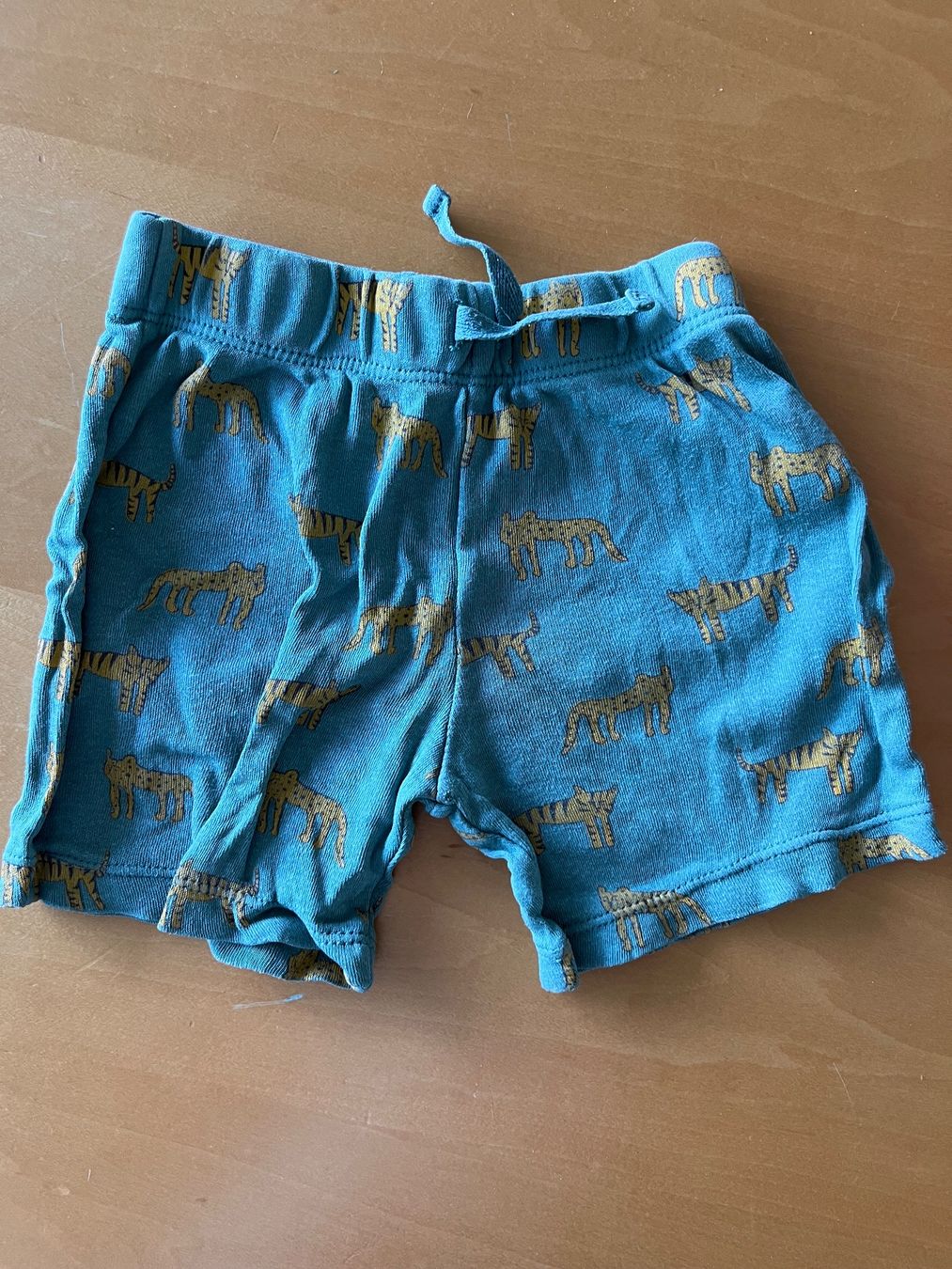Pantaloni: Babyshorts mit Tiger – Usato da Ziefen venduto da Madame1982