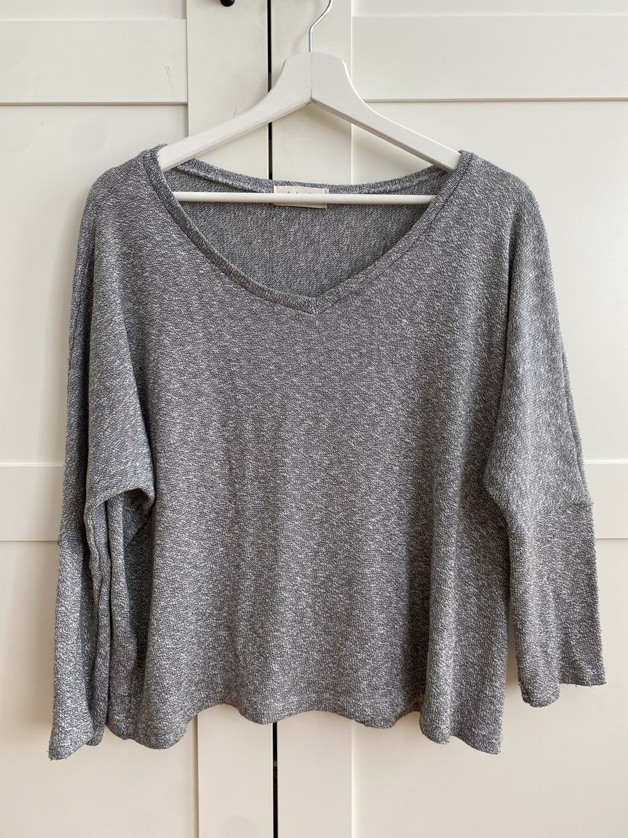 Pullover & Sweatshirts: Grauer melierter Pullover mit V-Ausschnitt, ca. S/M – Gebraucht aus Burgdorf von allesolivia