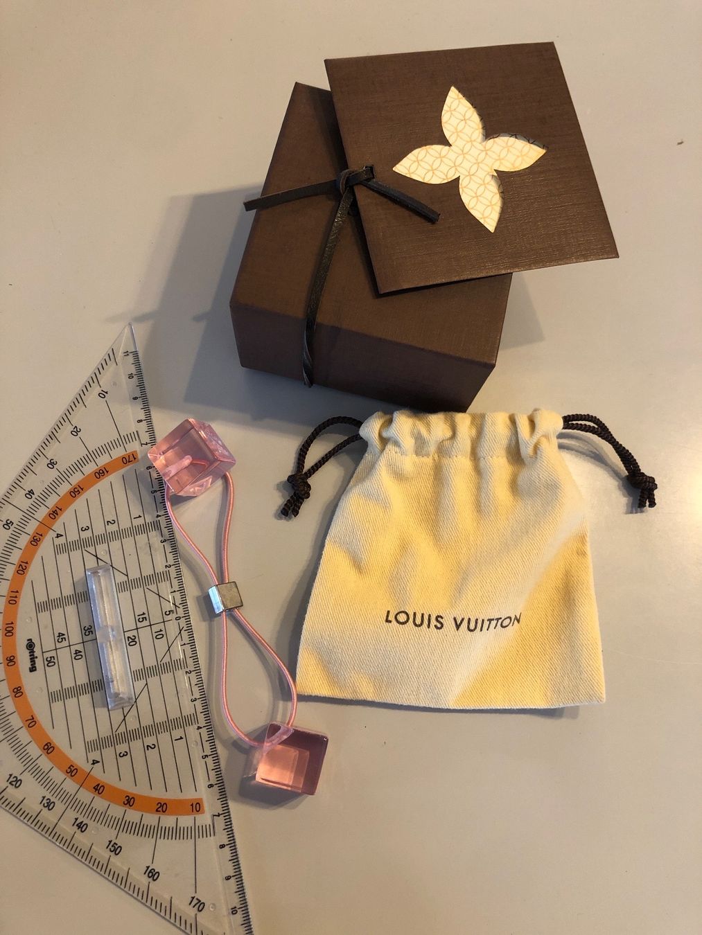 Louis Vuitton Accessori per capelli: Original Louis Vuitton Zopfband – Usato da Basel venduto da jrdn9