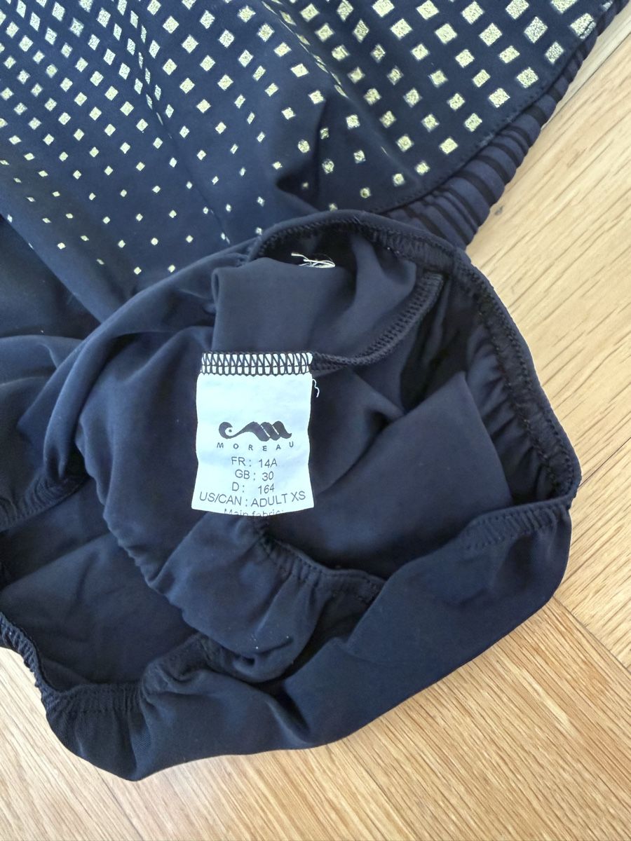 Scarpe, pantaloni & magliette da ginnastica: Turndress / Justaucorps von Moreau – Usato da Zürich venduto da dek0b0x 5