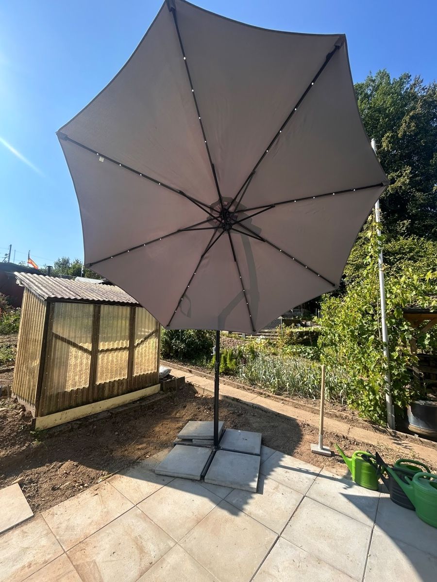 Parasols: Ampelschirm 300 cm mit LED - Anthrazit  – Neuf (Voir description) à St. Gallen par t._andrea 3