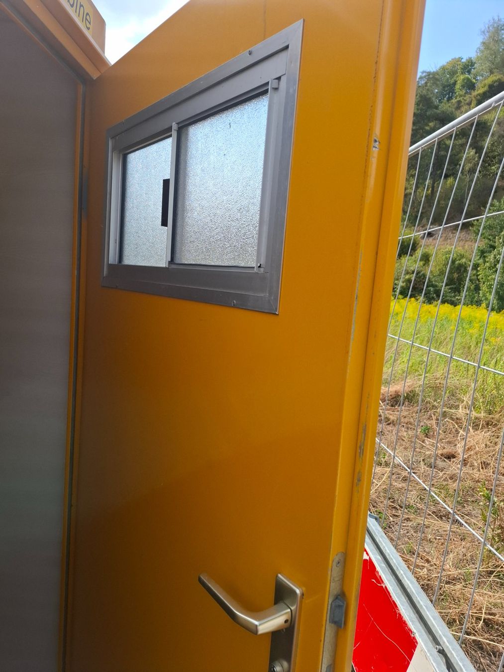 Baucontainer: Wc  Container – Gebraucht aus tamins von MagazinGRZH 1