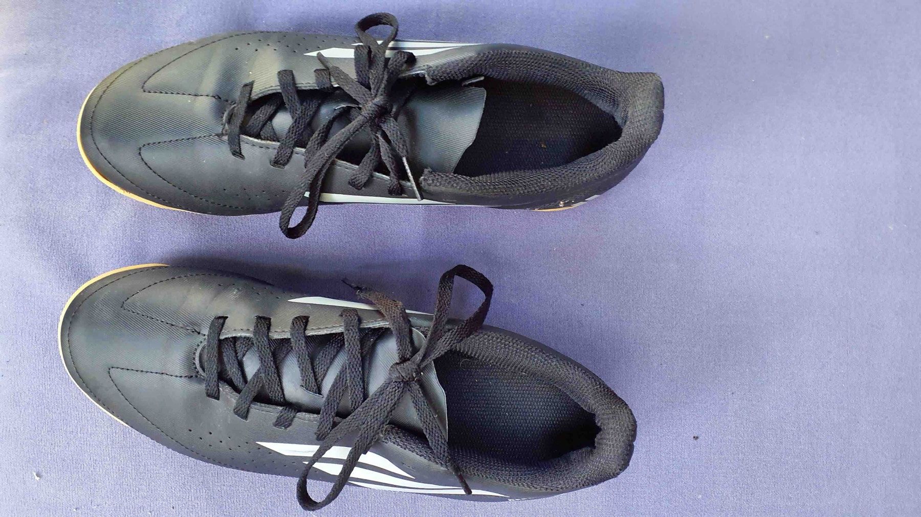 Adidas Herrenschuhe: Sportschuhe, Grösse 42 – Gebraucht aus Sirnach von Formalin 1